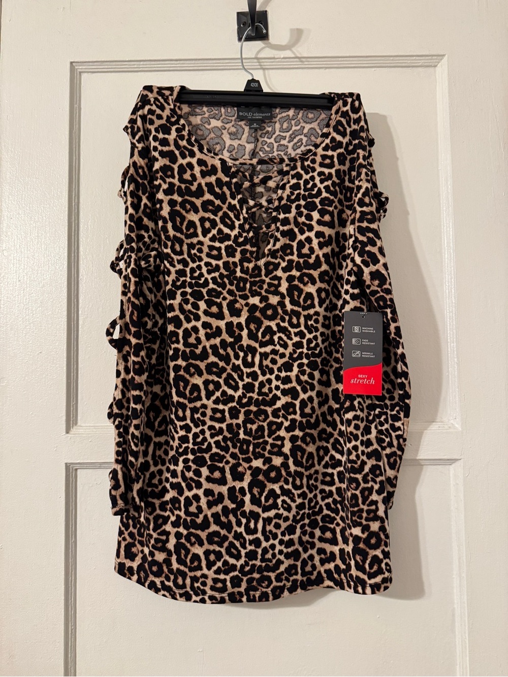 Bold elements cheetah top SZ medium